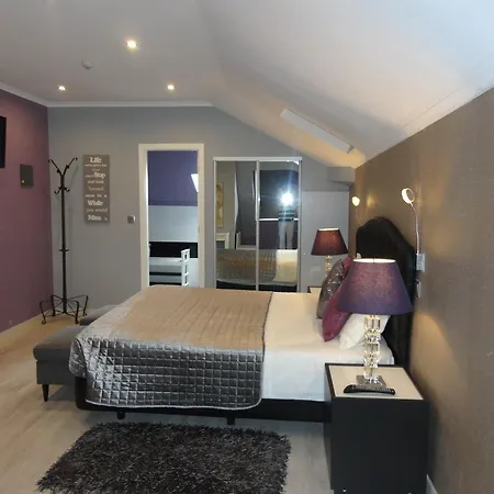 Grande Pensao Residencial Alcobia *