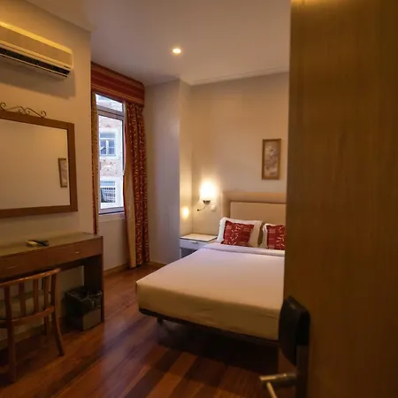 Grande Pensao Residencial Alcobia *
