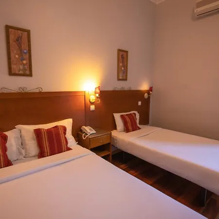 Grande Pensao Residencial Alcobia Otel