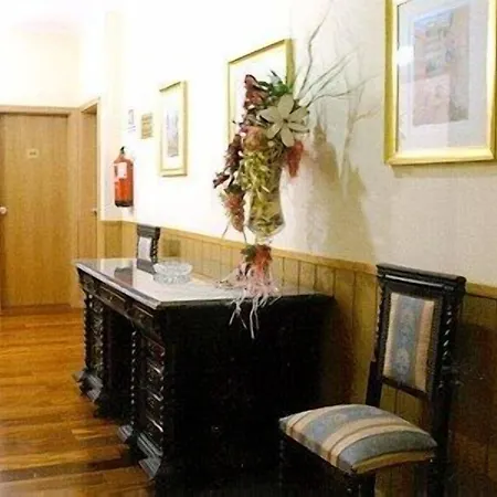 Grande Pensao Residencial Alcobia Otel